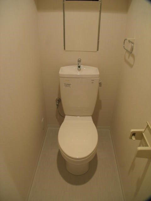 トイレ　別号室参考写真です