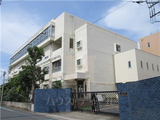 小学校　川口市立青木中央小学校（小学校）まで837m