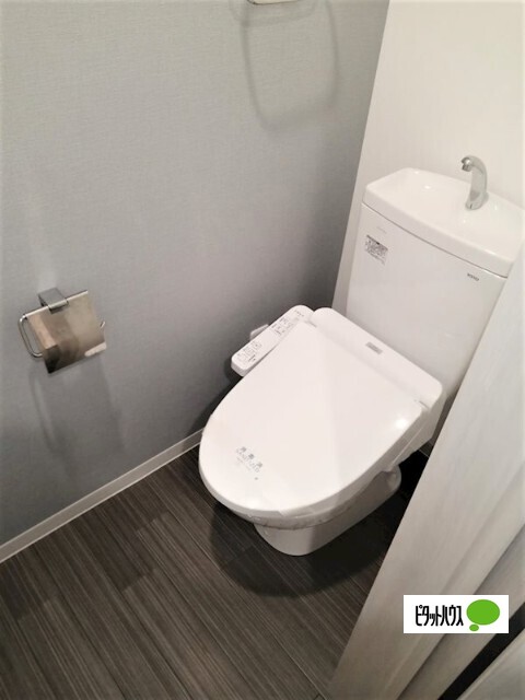 トイレ　温水洗浄便座