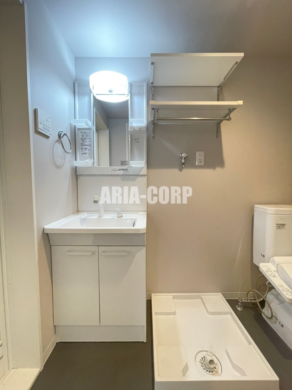 洗面設備　独立洗面台！収納豊富で便利です♪