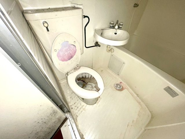 トイレ　浴室内にトイレがあります☆