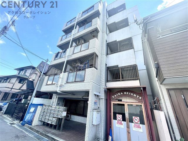 建物外観　オートロックで外部の人間が簡単に出入りできないため安心です。