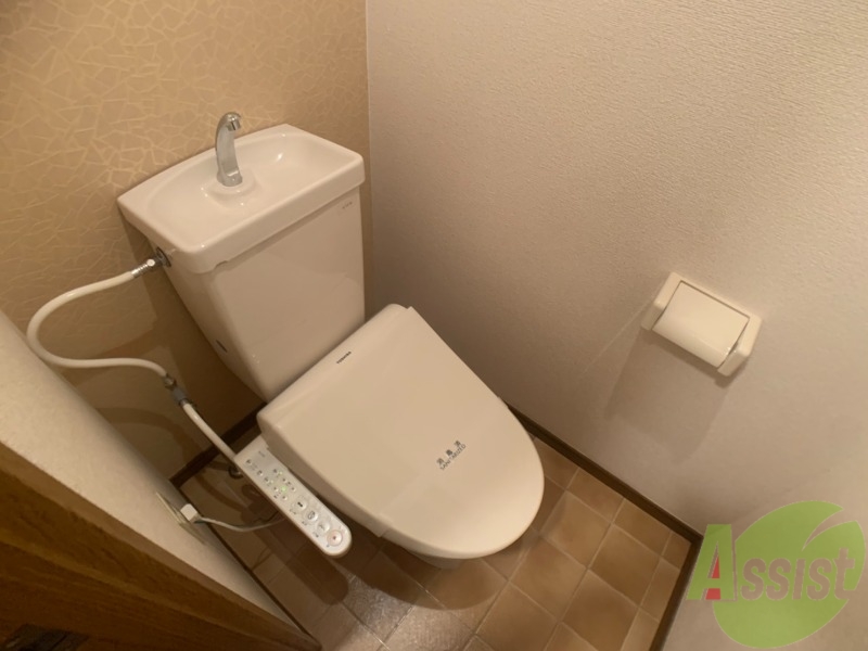 トイレ　お手洗いはお風呂と別にあるので清潔に使えていいですね。