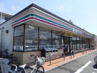コンビニ　セブンイレブン柏東台店（コンビニ）まで670m
