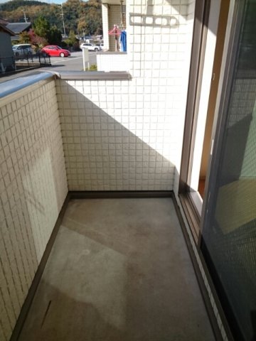 バルコニー　暖かな日差しのふりそそぐバルコニー