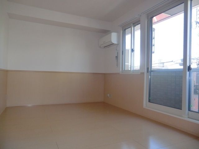 居室・リビング　明るいリビング