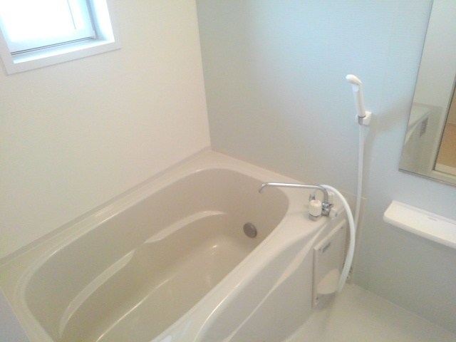 バス・シャワールーム　追い炊き付きで時間帯がずれてもすぐ温まります