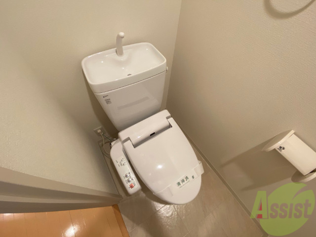 トイレ　ウォシュレット機能がついたトイレです。安心して使用できます。