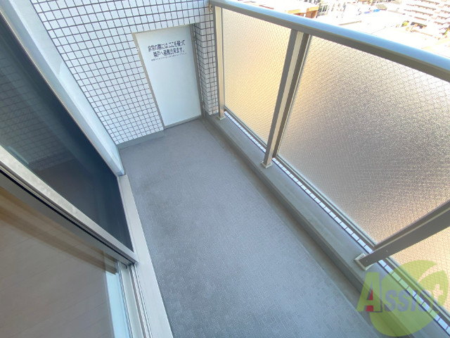 バルコニー　こちらはバルコニー。洗濯物が干せるようになっています。