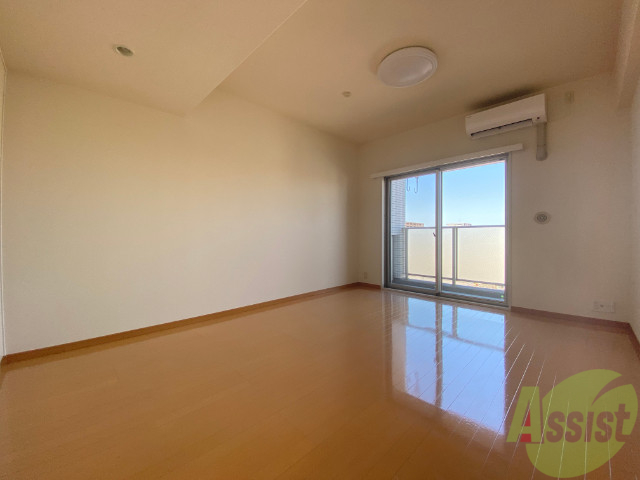 居室・リビング　９．１帖の洋室です。広々として、きれいですね。