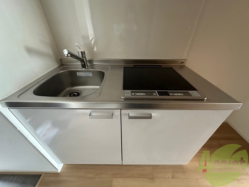 キッチン　こちらはシステムキッチンになってます。安心ですね。