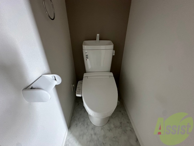 トイレ　シャワー付きのトイレです。清潔感がありますね。