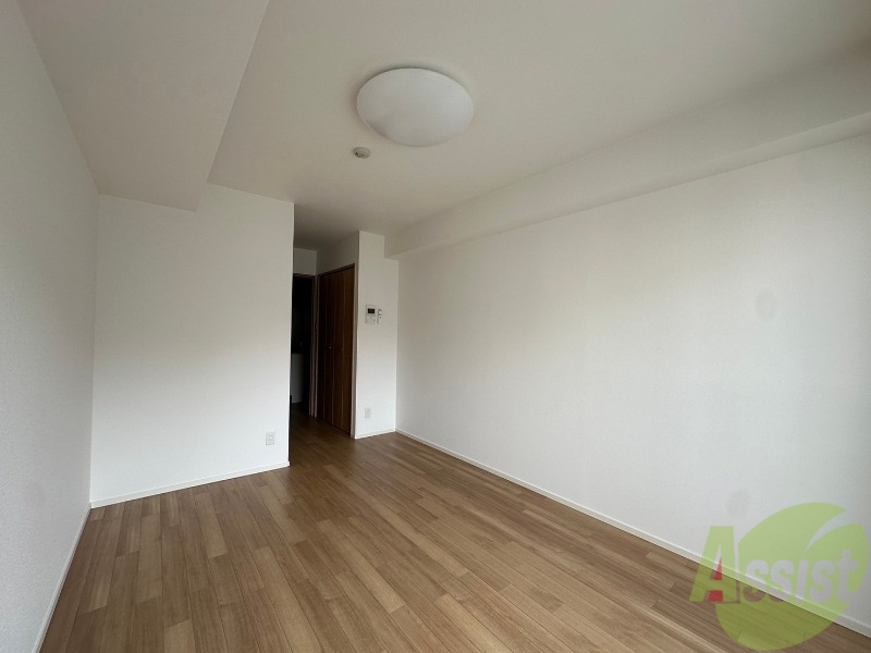 その他部屋・スペース　窓側から洋室を撮影しました。明るいですね。