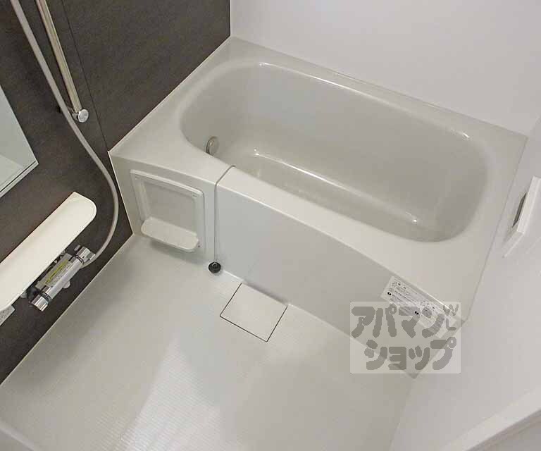 バス・シャワールーム　浴室もスペース充分・