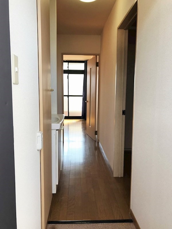 玄関　こちらの物件はMODE不動産なら割引対象の１部屋です。