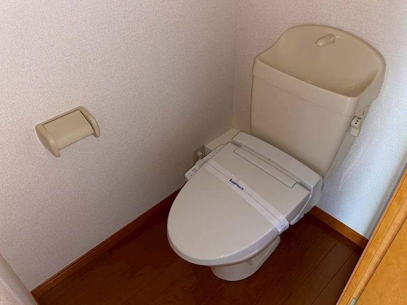トイレ　こちらの物件はMODE不動産なら割引対象の１部屋です。