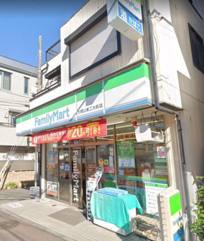 コンビニ　ファミリーマート大岡山東工大前店（コンビニ）まで162m