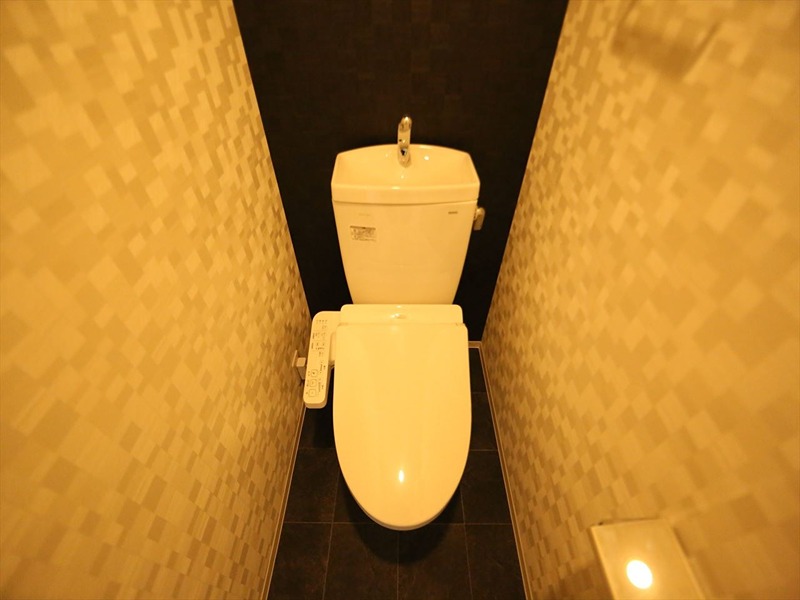 トイレ　温水洗浄暖房便座付トイレ