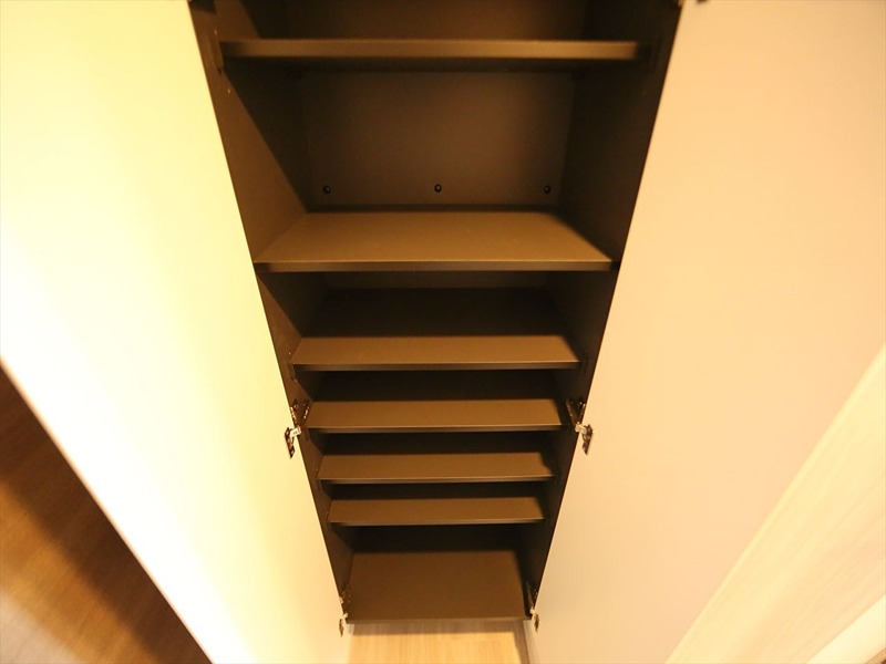 玄関　玄関　シューズボックス付（収納充実してます）