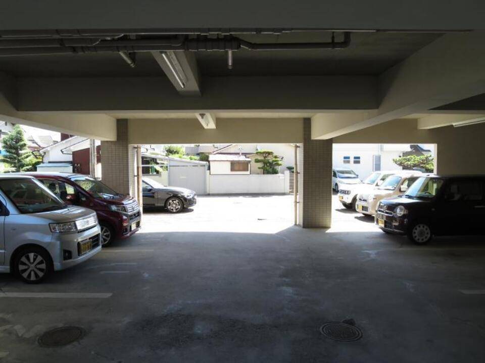 駐車場　駐車場