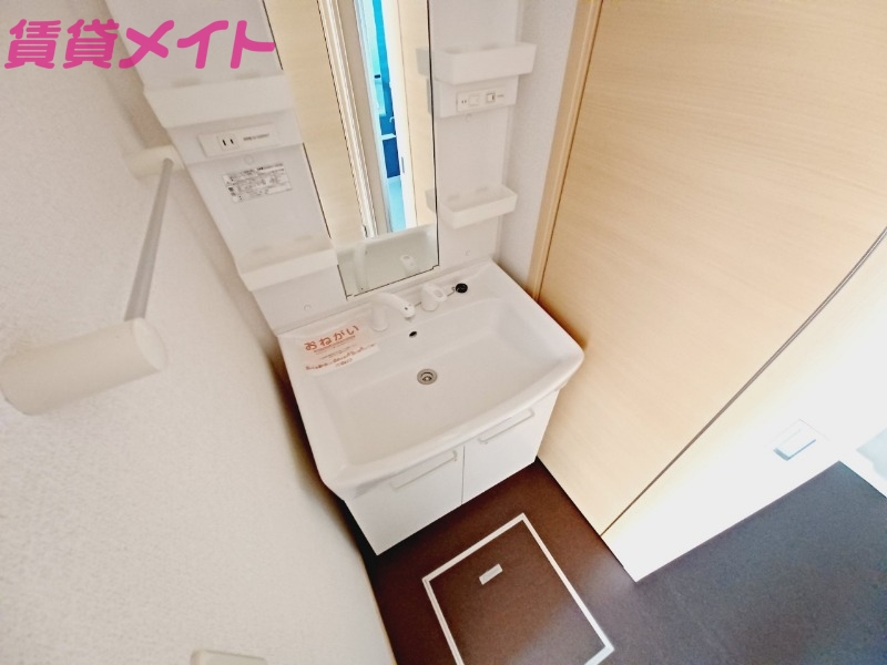 洗面設備　別部屋参考写真です