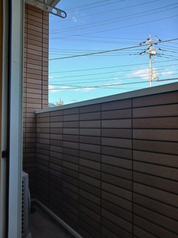 バルコニー　暖かな日差しのふりそそぐバルコニー