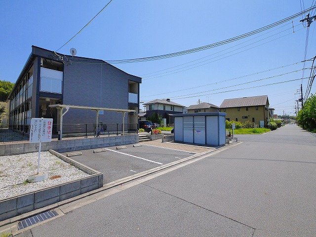 駐車場　駐車場があるので、車を買う予定の方も安心です