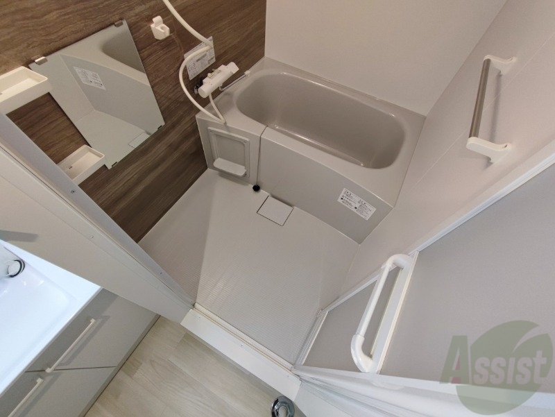 バス・シャワールーム　ユニットバスです。疲れを癒すのに欠かせませんね！