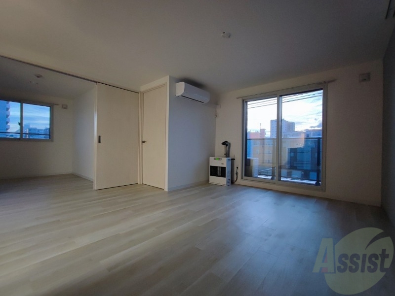 居室・リビング　広くてキレイなお部屋が広がっていて、充実した生活が送れそう。