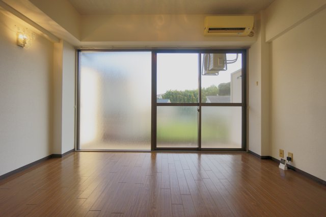 居室・リビング　同物件・別部屋画像