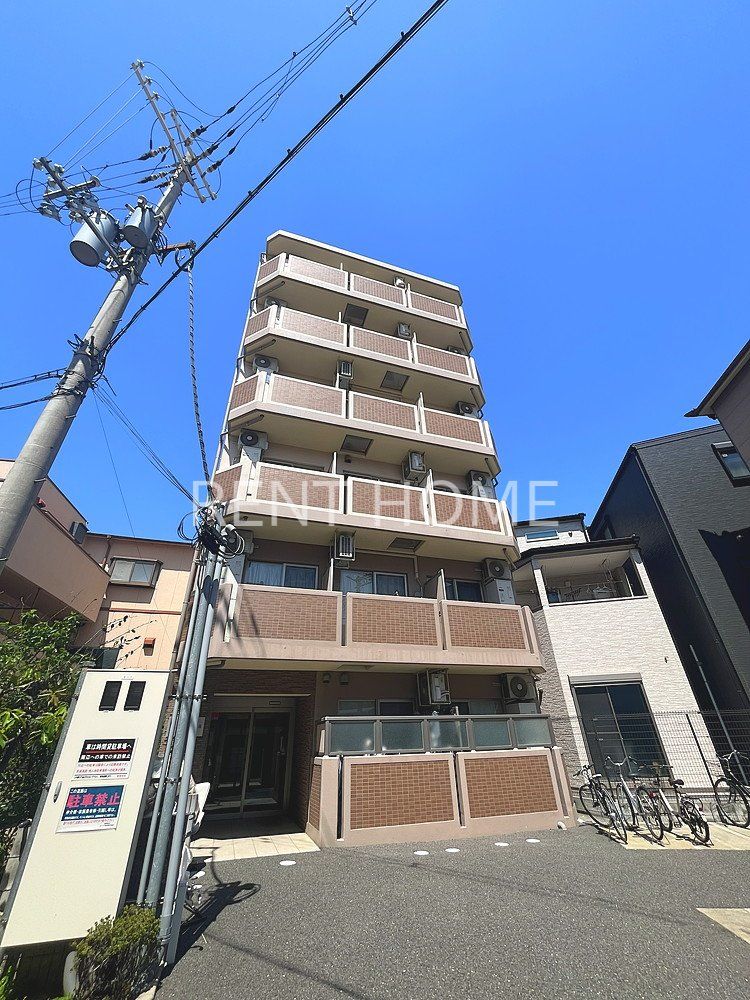 建物外観　鉄筋コンクリート造の６階建てです。