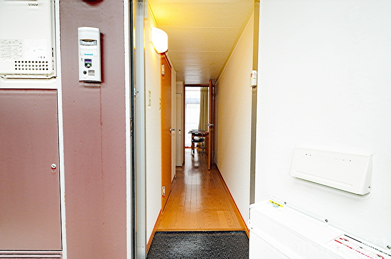 玄関　同タイプの物件写真となります。