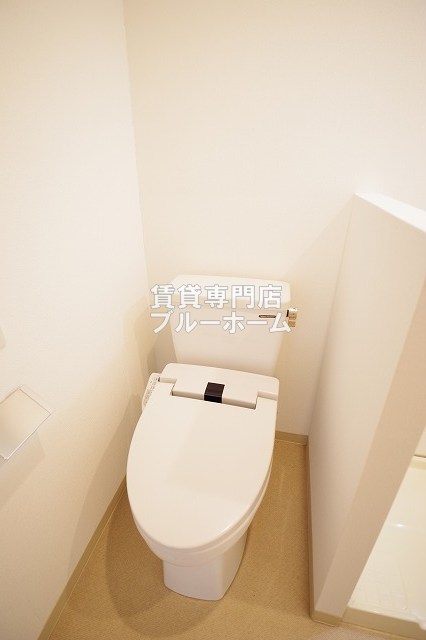 トイレ　温水洗浄便座付きのトイレです！