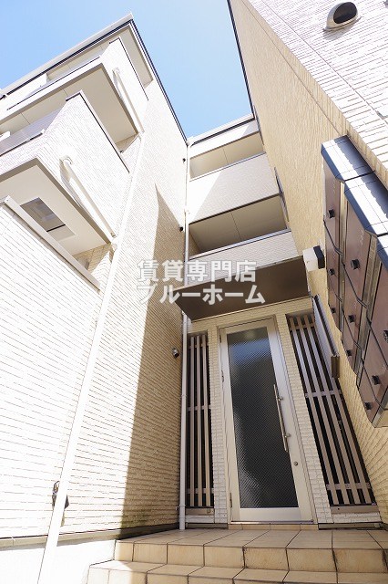 建物外観　3階建ての築浅アパートになります！