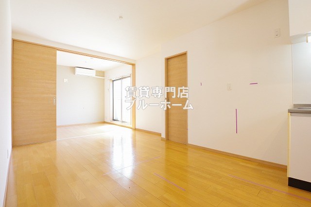 居室・リビング　10.6帖の広いリビングです！