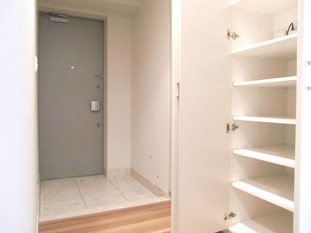 玄関　★玄関にも収納がございます★