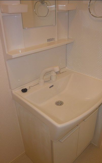 洗面設備　朝の身支度には欠かせない独立洗面化粧台