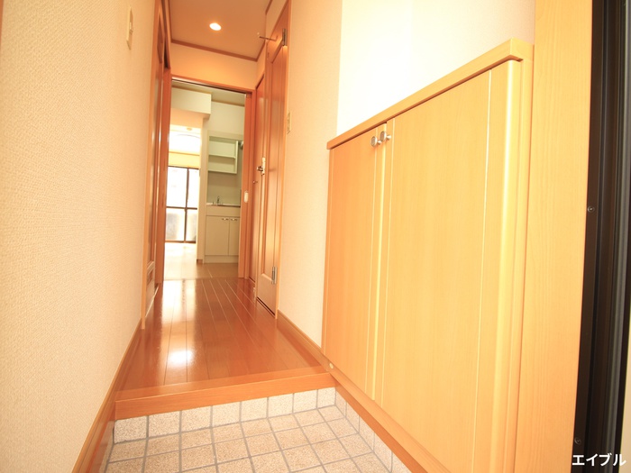 玄関　反転タイプの別のお部屋になります