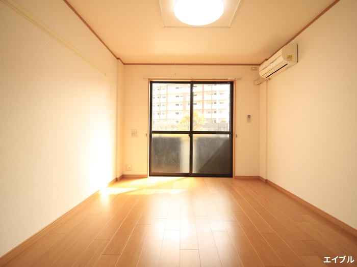 居室・リビング　反転タイプの別のお部屋になります