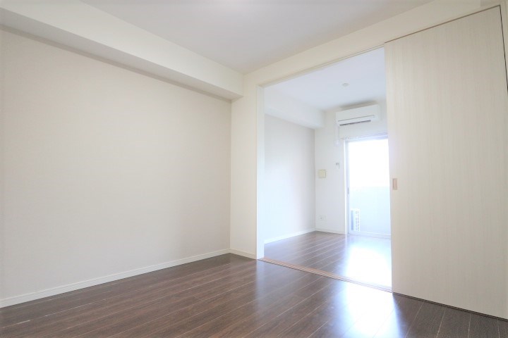 居室・リビング　同物件別部屋