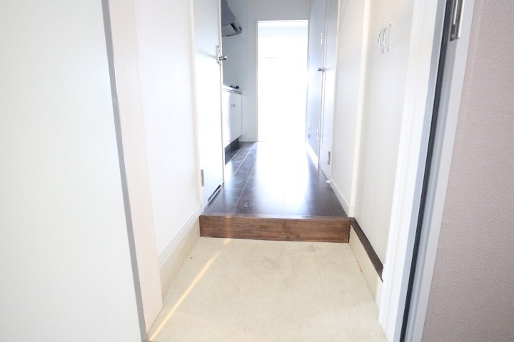 玄関　同物件別部屋