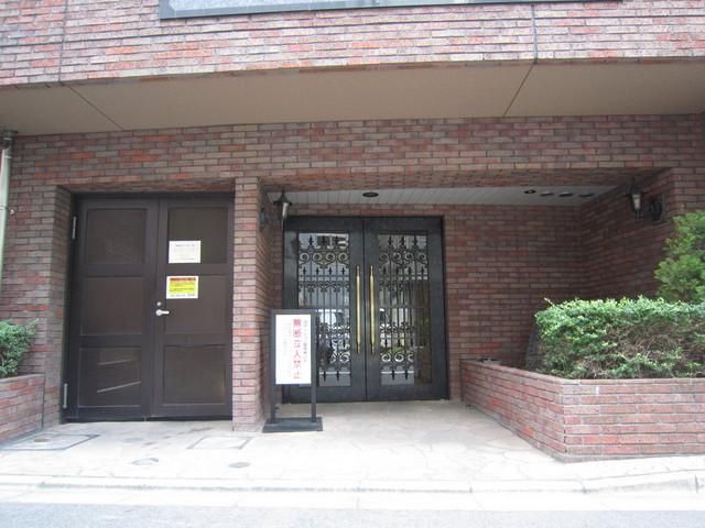 エントランス　オートロック付きエントランス