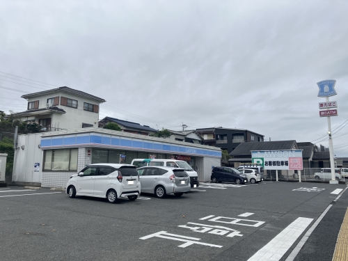 コンビニ　ローソン中間三丁目店（コンビニ）まで300m