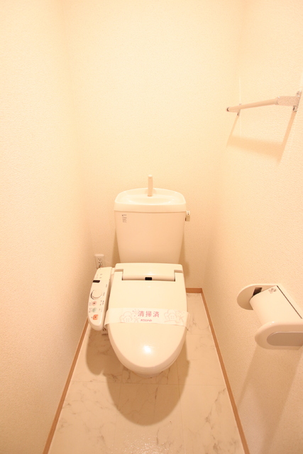 トイレ　洗浄機能付便座のトイレ