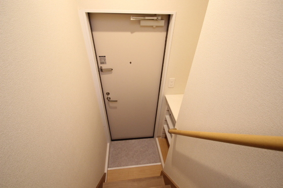 玄関　※別号室の写真です
