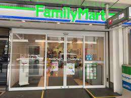 コンビニ　ファミリーマート四条堺町店（コンビニ）まで251m