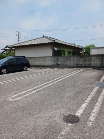 駐車場　駐車場に車を止められます