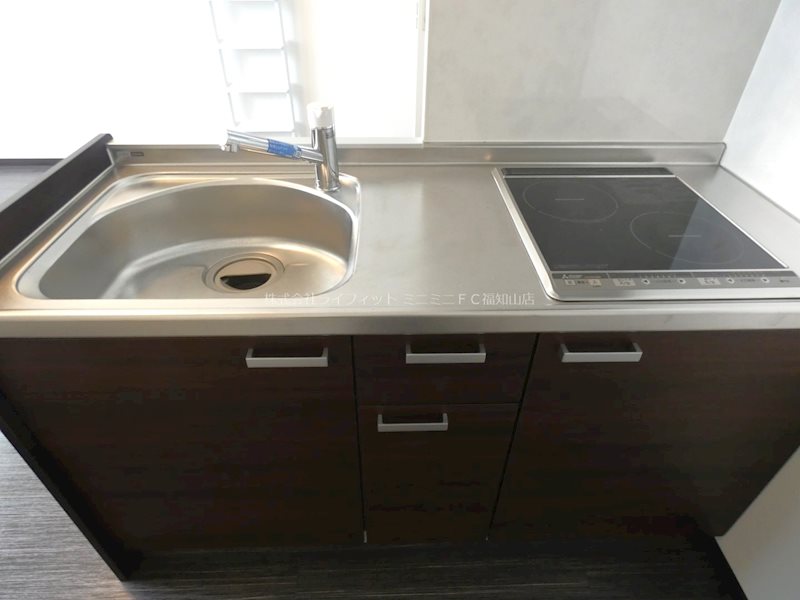 キッチン　※同間取り別部屋の写真です。