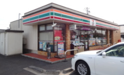 コンビニ　セブン－イレブン　八日市インター店（コンビニ）まで300m