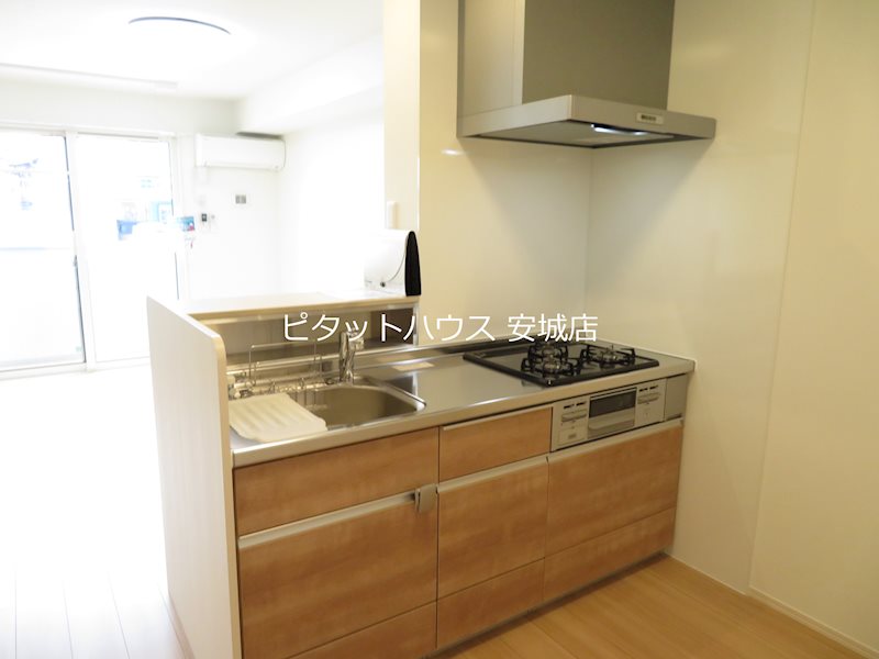 キッチン　同物件別部屋